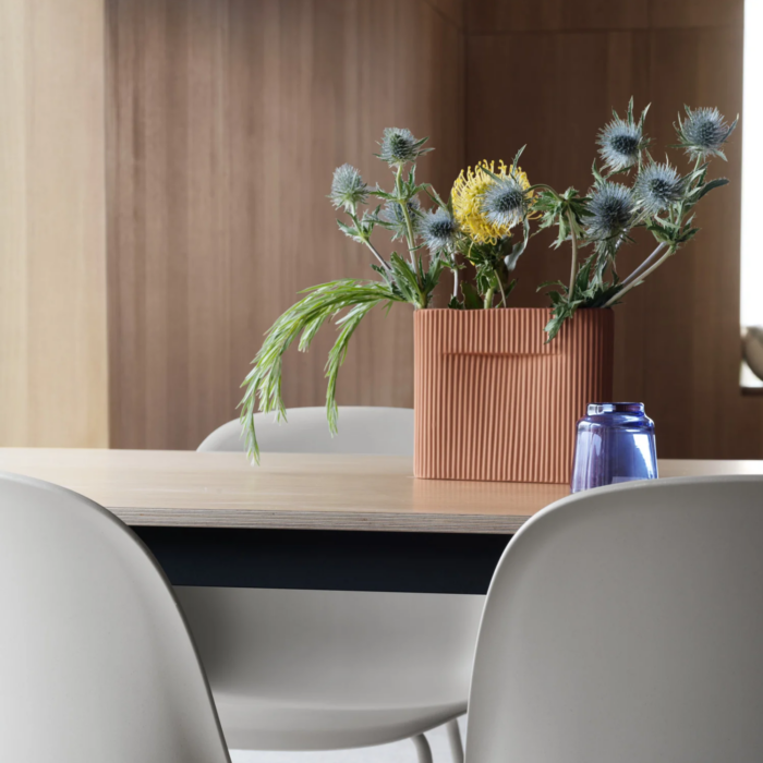 16635-fiber-side-chair-tube-base---lifestyle-image