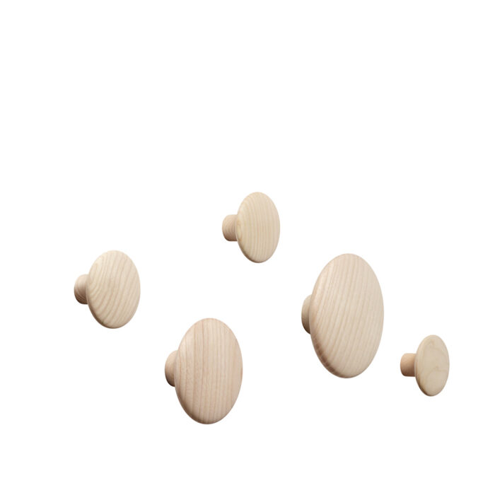 2055-en-muuto-the-dots-coat-hanger-set-of-5-oak-5500x5500px