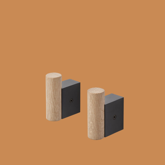 5613-en-attach-coat-hooks-black-oak-2-set-muuto-5000x5000-hi-res-cb