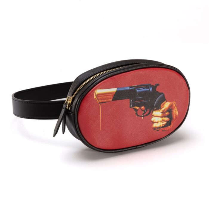 02575-toiletpaper-waistbag-revolver-2